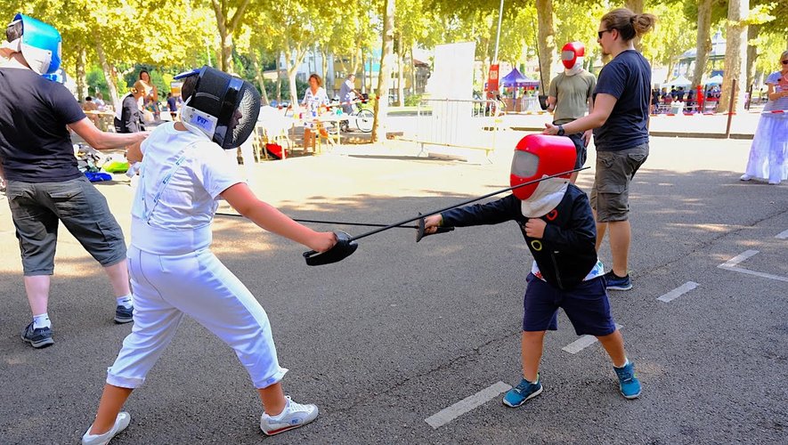 On the agenda, SEA offers foil, epee and artistic fencing